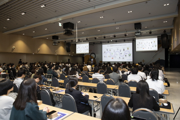 Held the Univ Expo toward Amazon Web Services and IT industry career