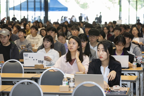 Held the Univ Expo toward Amazon Web Services and IT industry career