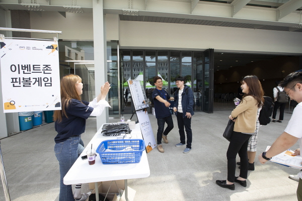 Held the Univ Expo toward Amazon Web Services and IT industry career