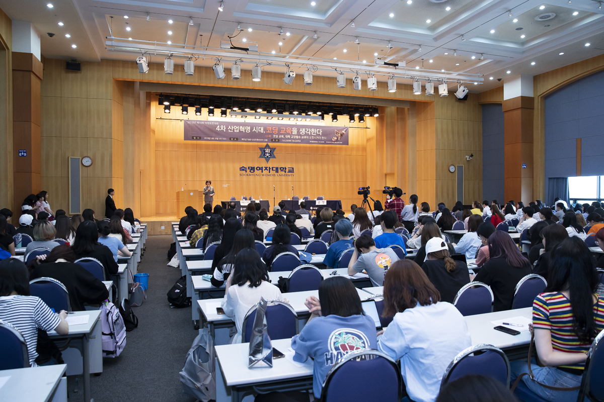The scene of fierce debate, the 18th Sookmyung Debate Competition Finals and Award Ceremony