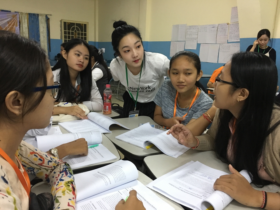 Asia Pacific Women’s Information Network Center (APWINC) practices ICT and leadership education in universities in Laos-Cambodia