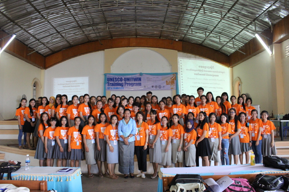 Asia Pacific Women’s Information Network Center (APWINC) practices ICT and leadership education in universities in Laos-Cambodia