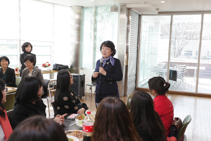 신입생과 함께하는 학생회관에 웃음꽃 피자 | 숙명여자대학교(국문)