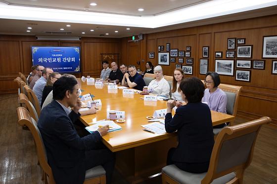 기초교양학부 외국인교원 간담회 참석