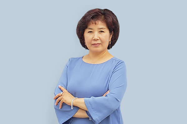 미국과 한국 경계서 이민자의 시 짓는 김은자 동문 