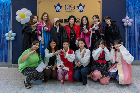 추석한마당 행사 참석