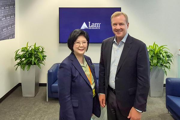 SMWU President Meets Lam Research CEO to Discuss Semiconductor Collaboration
